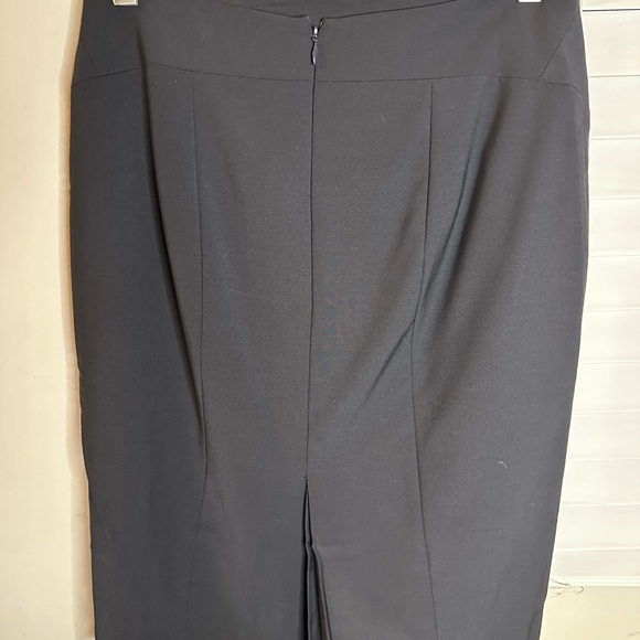 Navy Ann Taylor lined skirt 4 petite - Picture 4 of 4